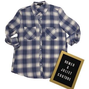 ROMEO & JULIET COUTURE LS Plaid Flannel Top